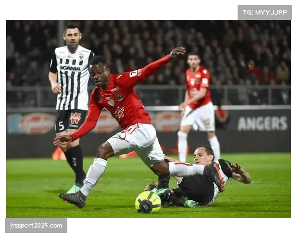 深度报道：法甲与荷甲的数据交换合作，共同研究联赛风格对边路球员发展的影响